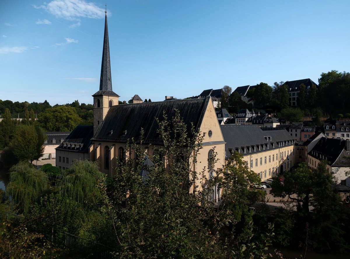 Église Renaissance en Guadeloupe : histoire, organisation et controverses